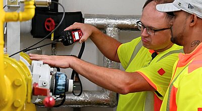 regiocom Netztdienste Gasspürer im Einsatz an Gasanlage